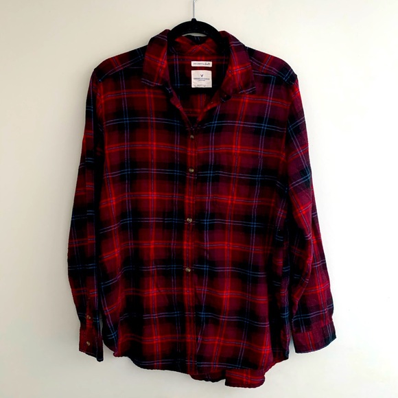 American Eagle boyfriend fit plaid button up shirt